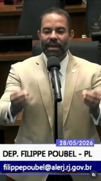 Filippe Poubel na tribuna questionando gasto de R$ 20 milhões com carnaval em Maricá